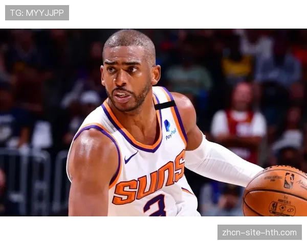 特写：37岁的克里斯·保罗在训练后加练一对一防守滑步