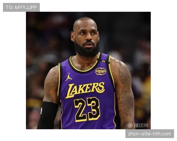 告别巡演：詹姆斯在湖人本赛季最后主场比赛后向球迷致意