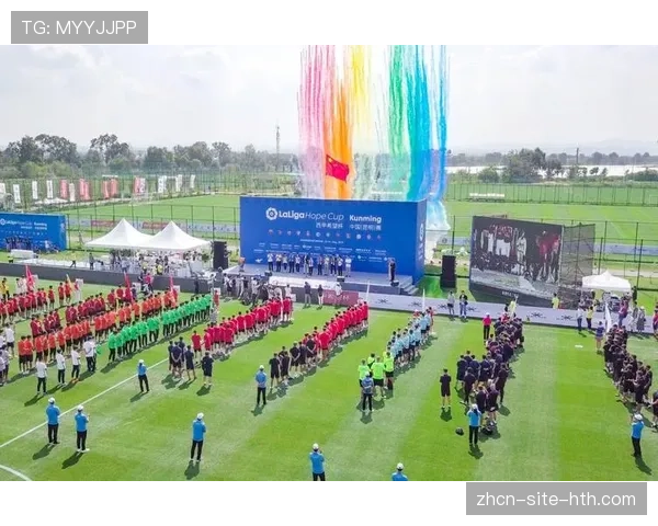 西甲俱乐部社区活动：球员参与青少年足球训练营